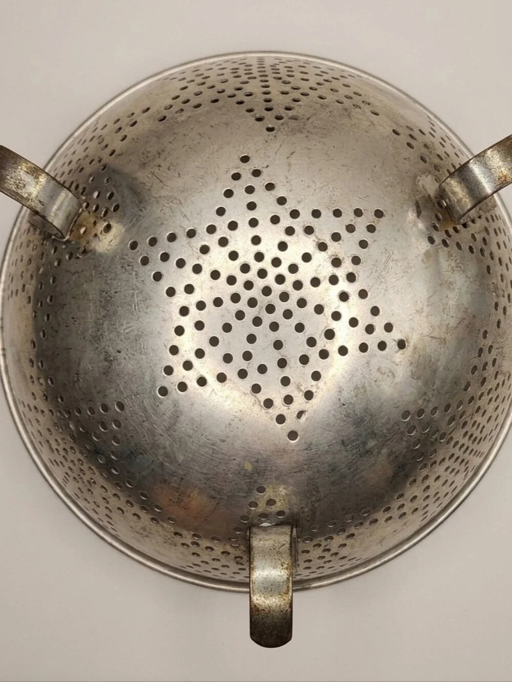 Vintage WearEver Metal Footed Colander - Silver